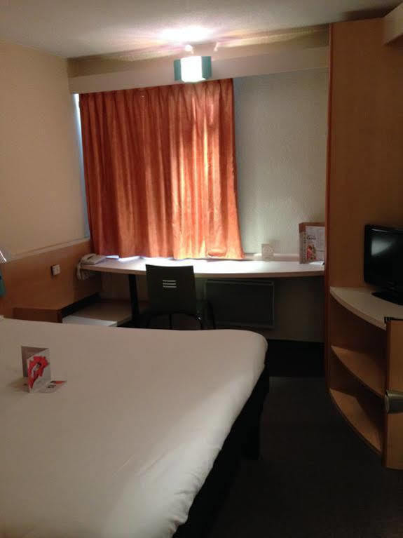Ibis Lyon L'Isle D'Abeau酒店 外观 照片